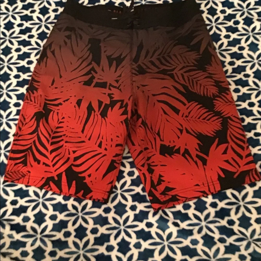 Old Navy board shorts California mens 30”waist black red cool designs 🏝️